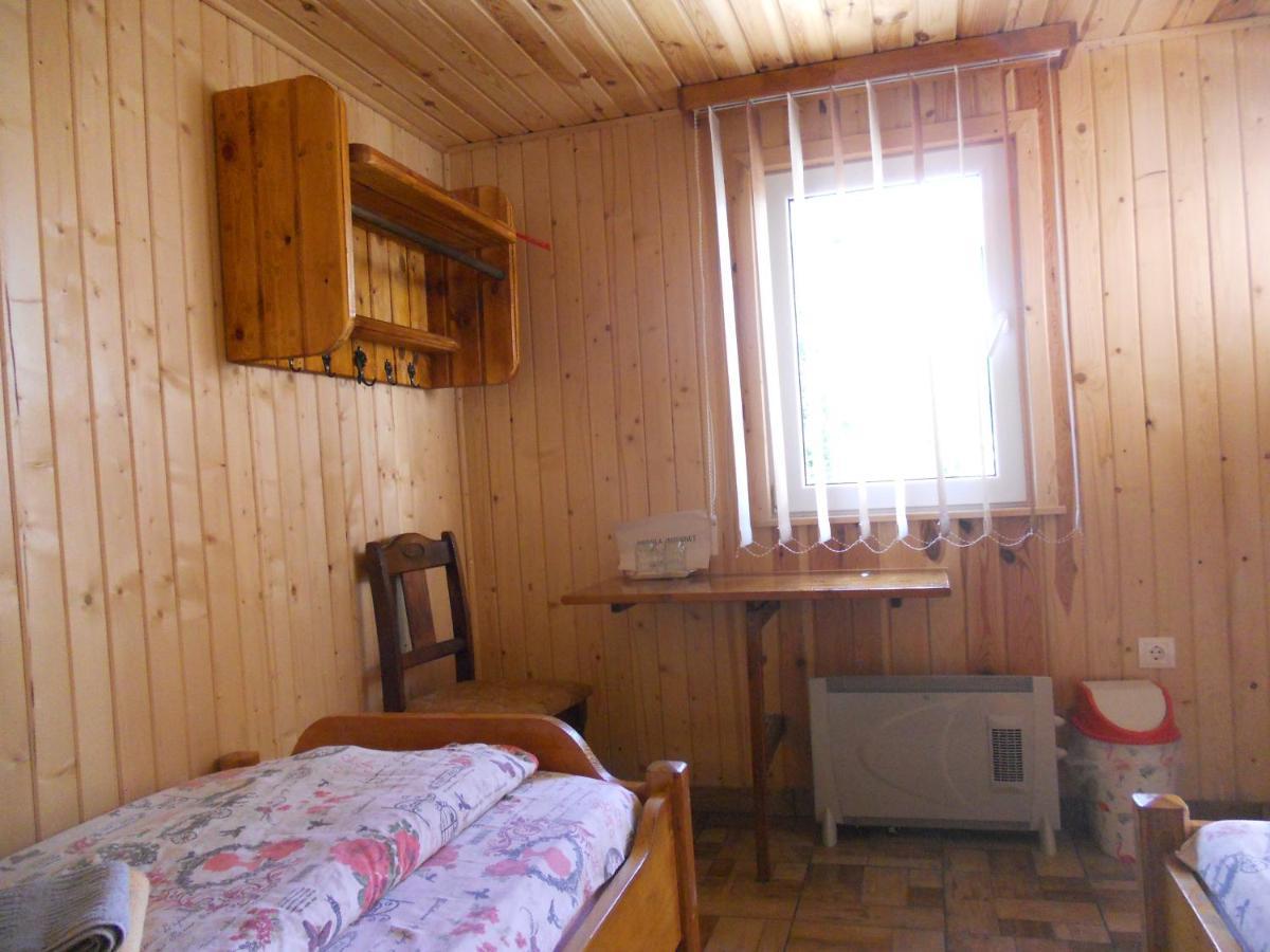 Pension, Camping & Biker Station Zur Deutschen Eiche Ciocanesti Exterior foto