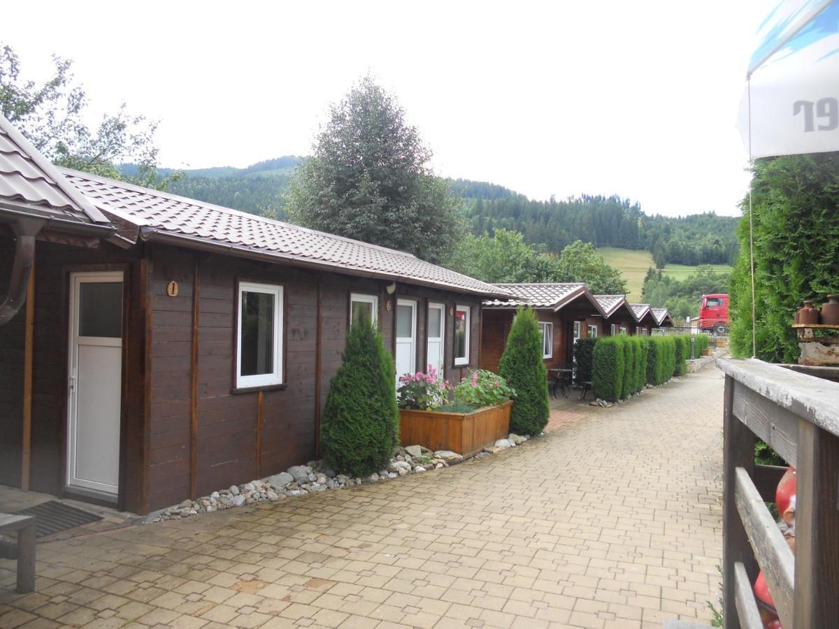Pension, Camping & Biker Station Zur Deutschen Eiche Ciocanesti Exterior foto