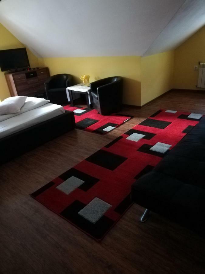 Pension, Camping & Biker Station Zur Deutschen Eiche Ciocanesti Exterior foto